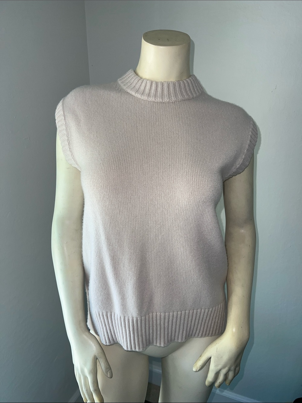 Boden Light Pink Crewneck Ribbed Trim Tank Summer Cashmere. Size Medium.